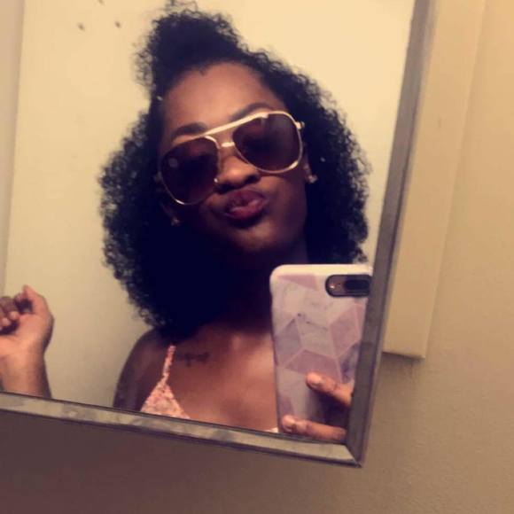 Meet your Posher, Rae - Picture 1 of 1